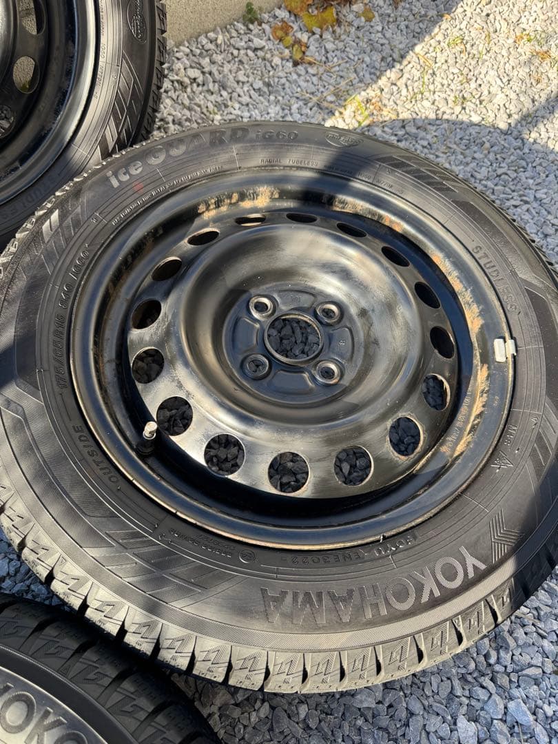 キ*2様 バリ山トヨタ15インチ鉄ホイール175/65R15スタッドレスタイヤ付