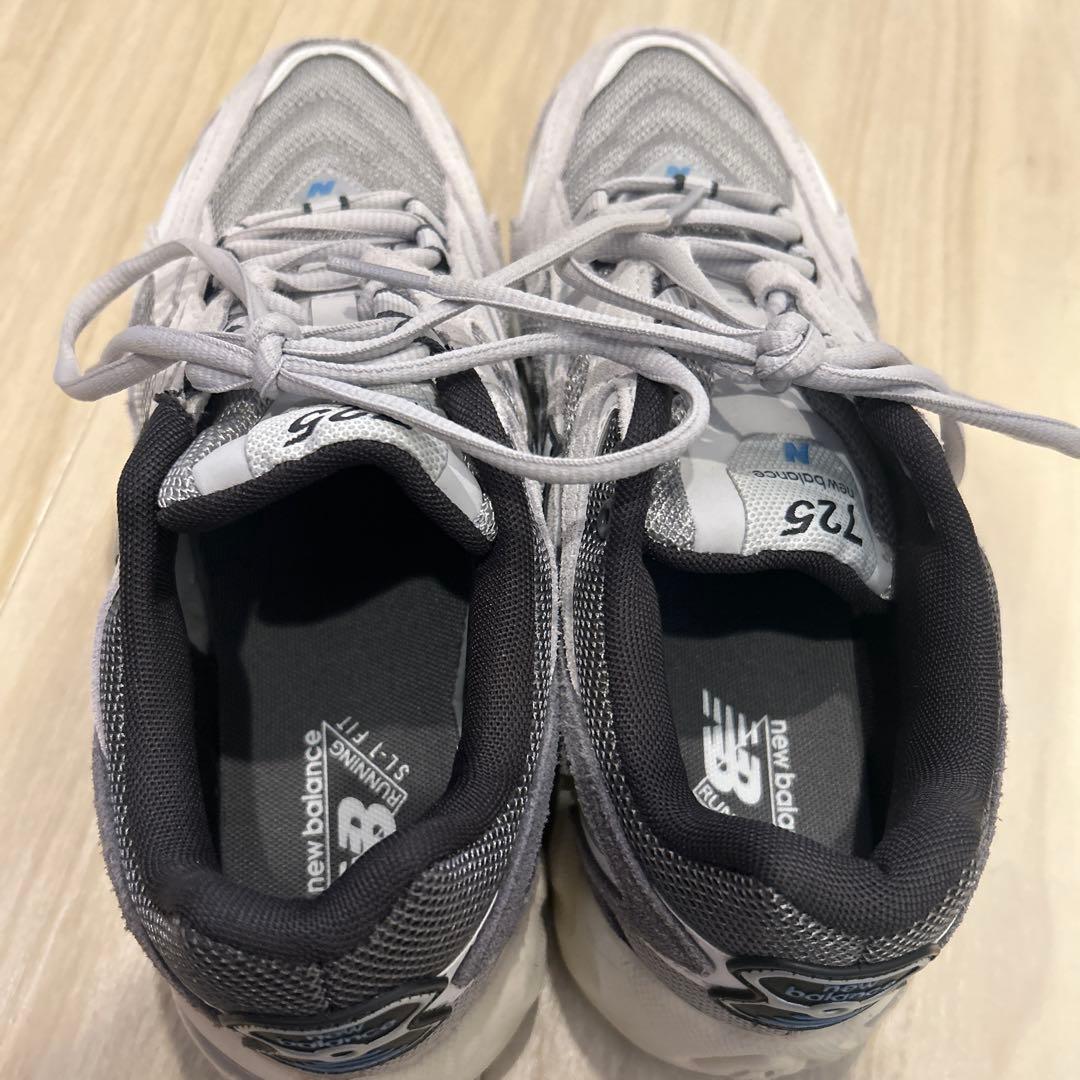 New Balance 725 グレー スニーカー