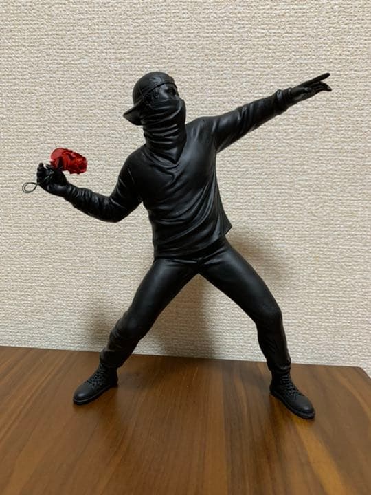 FLOWER BOMBER バンクシー フィギュア　BLACK