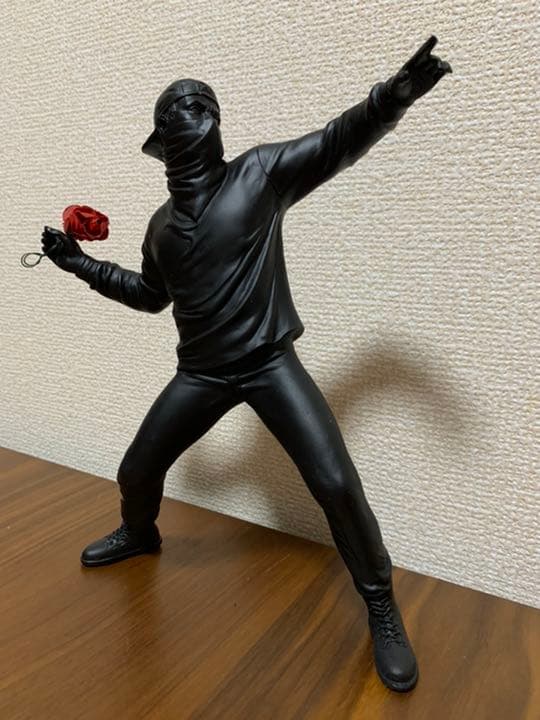 FLOWER BOMBER バンクシー フィギュア　BLACK