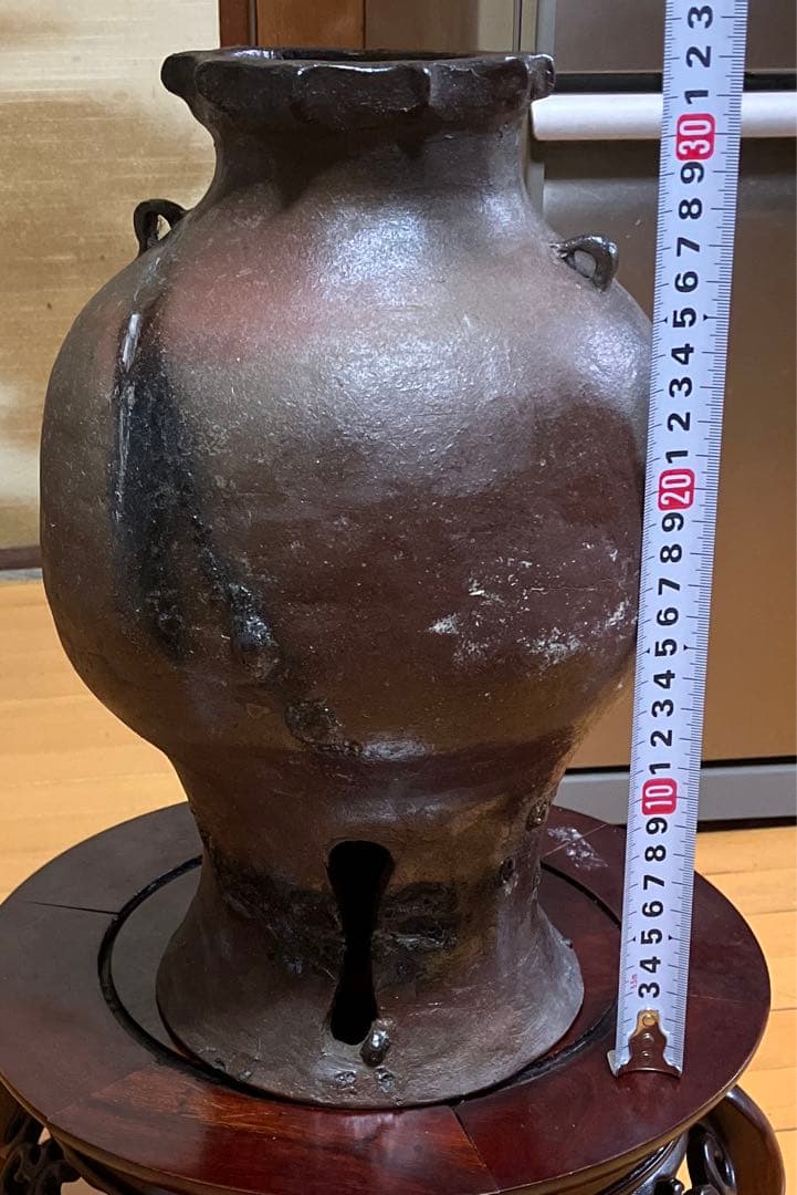 備前焼？足高茶壺？口と焼、足にモダンを感じて下さい