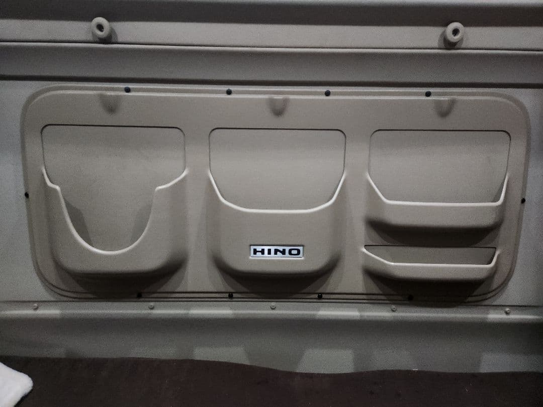 日野17プロフィア 寝台窓パネル 収納ポケット付き