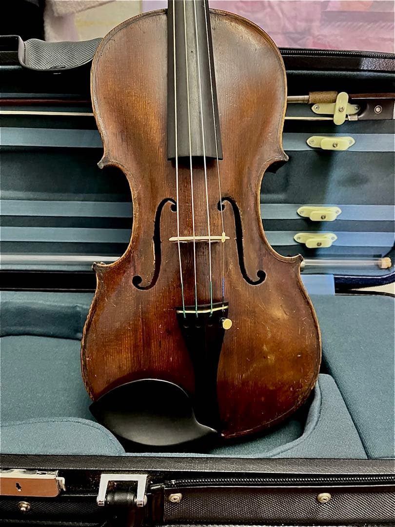 シルバートーン　オールドバイオリンです。4/4サイズ。