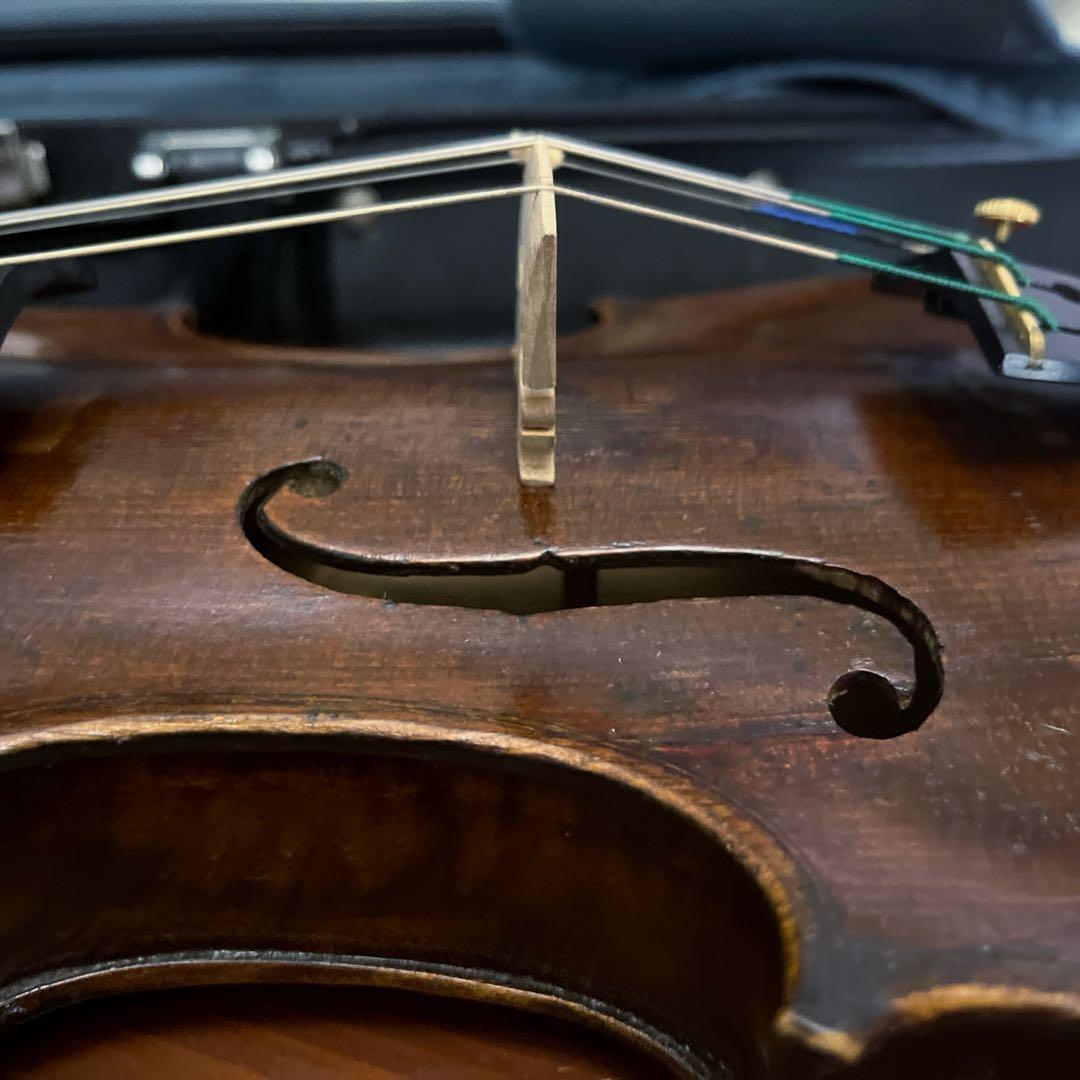 シルバートーン　オールドバイオリンです。4/4サイズ。