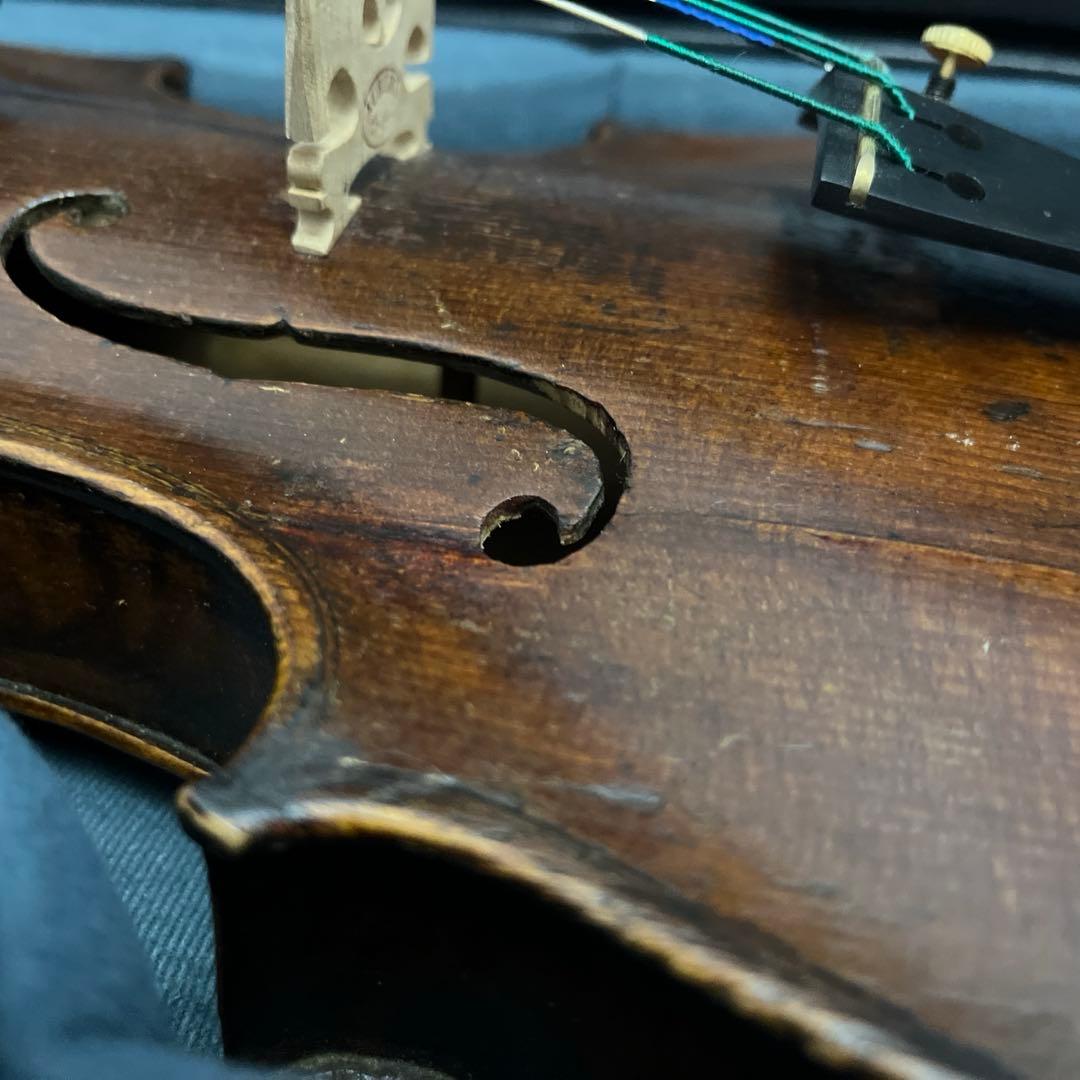 シルバートーン　オールドバイオリンです。4/4サイズ。