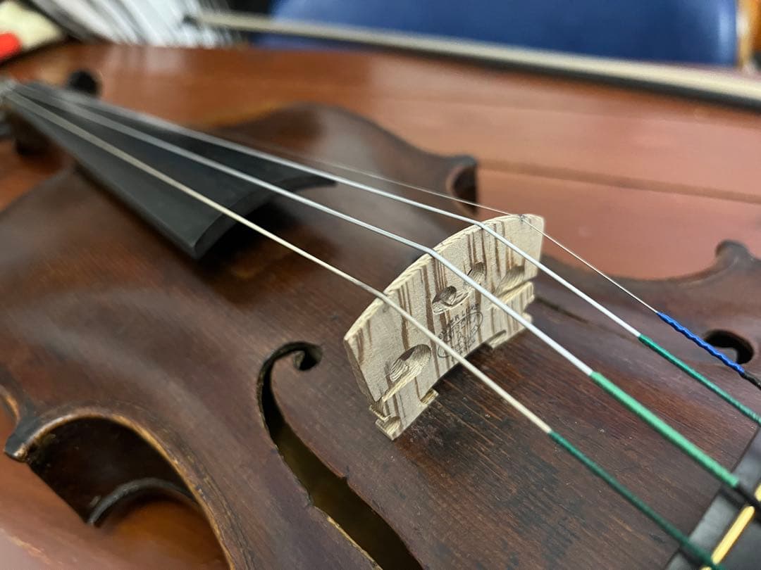 シルバートーン　オールドバイオリンです。4/4サイズ。