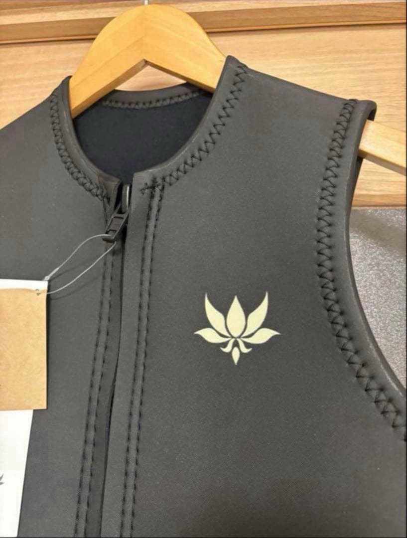 新品 AXXECLASSIC 2mmフロントジップベスト MLB 黒