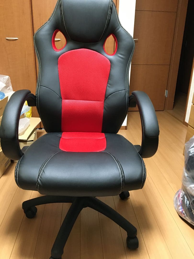 ほぼ新品パソコンゲーミングワークデスクチェア　２口発送の為、別途３００円購入必要