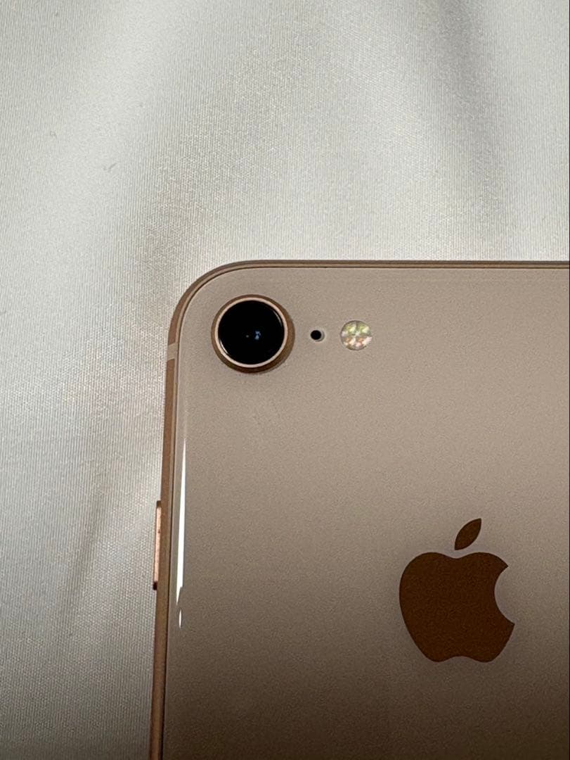 美品iPhone 8 Gold 64 GB SIMフリー（A1906）