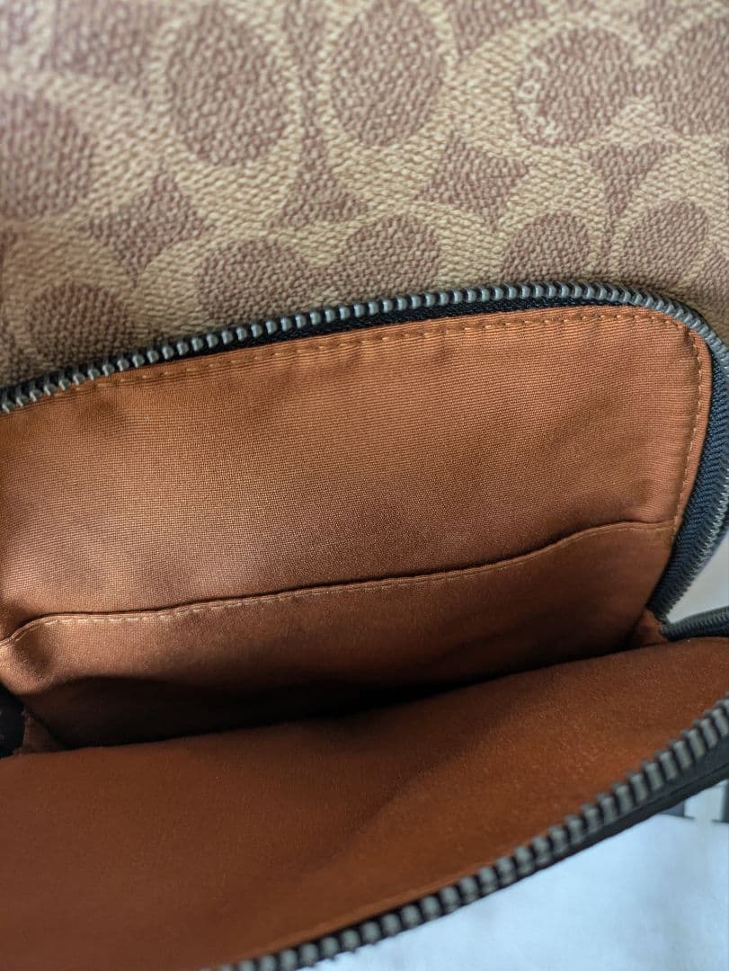 1月末までの出品【新品・未使用】COACHボディバッグ