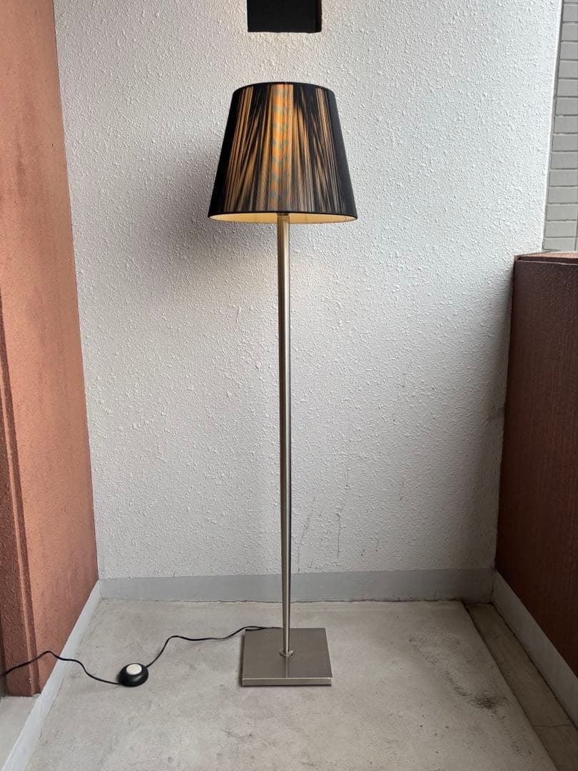 モダンフロアライト　遠藤照明