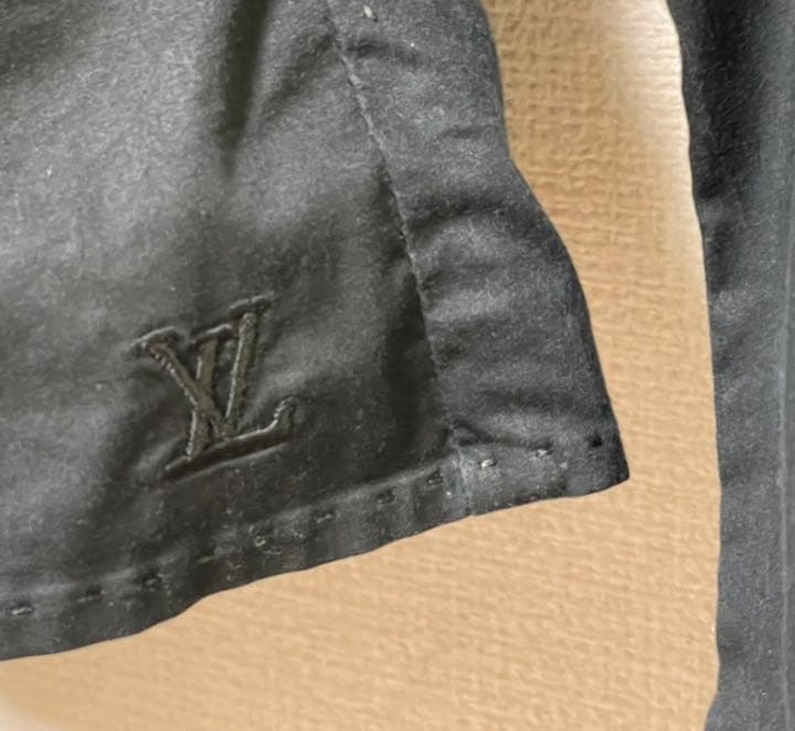 クリーニング済 LOUIS VUITTON ルイヴィトン 黒 長袖ブラウス