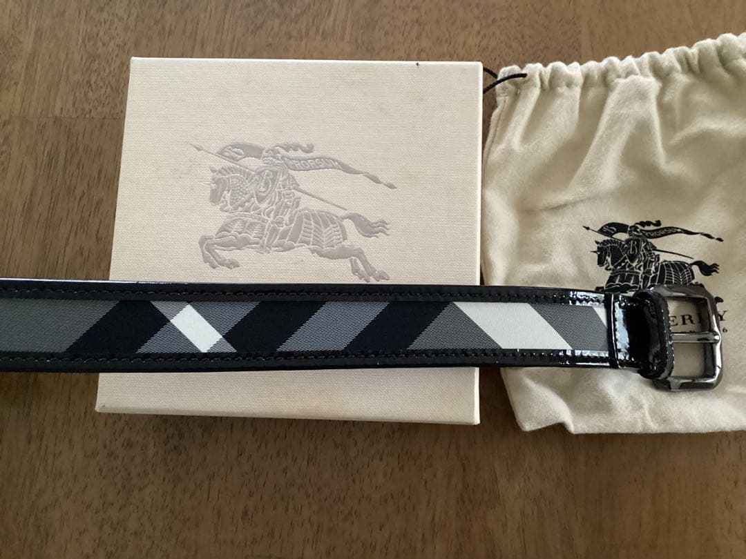 未使用★バーバリー ベルト スモークドチェック 黒 パテントレザー W〜90㎝