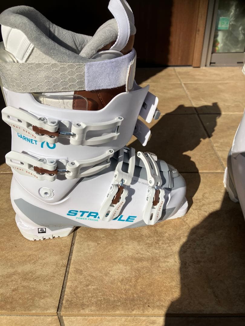 ホワイト スキーブーツ 女性用