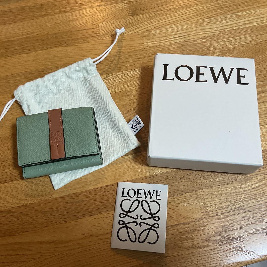 新品未使用/ロエベ/三つ折り財布　コンパクト財布　グリーン