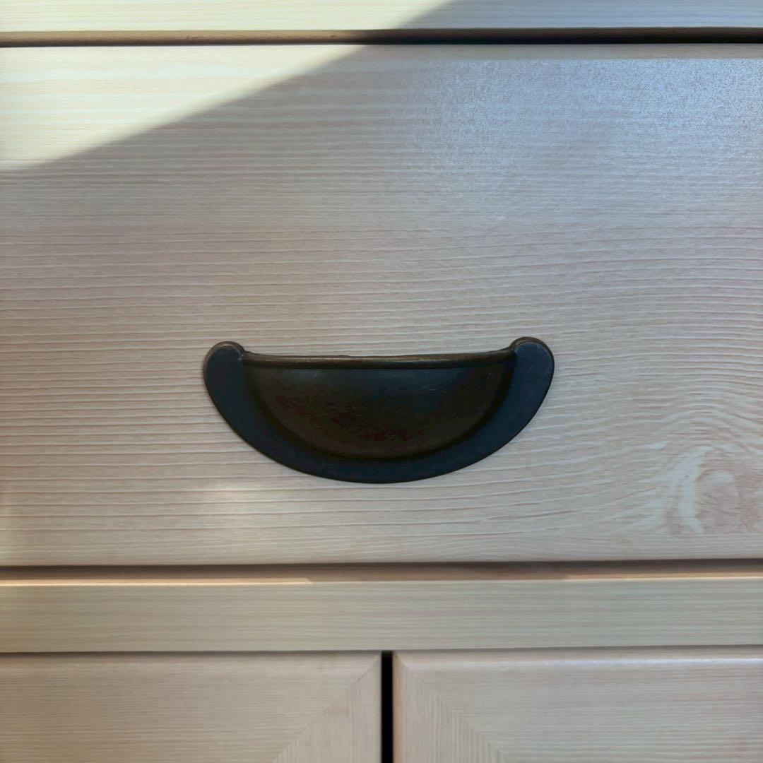 食器棚　白　上の扉磁石ないです。