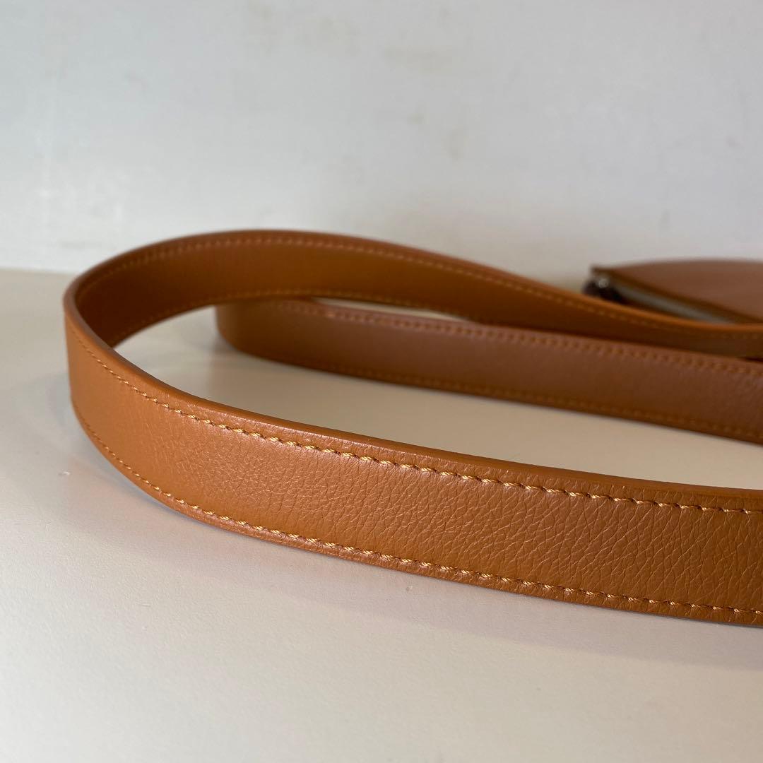 【未使用】カミーユフォルネ　紳士用　レザーショルダーバッグ　キャメル　定価50万