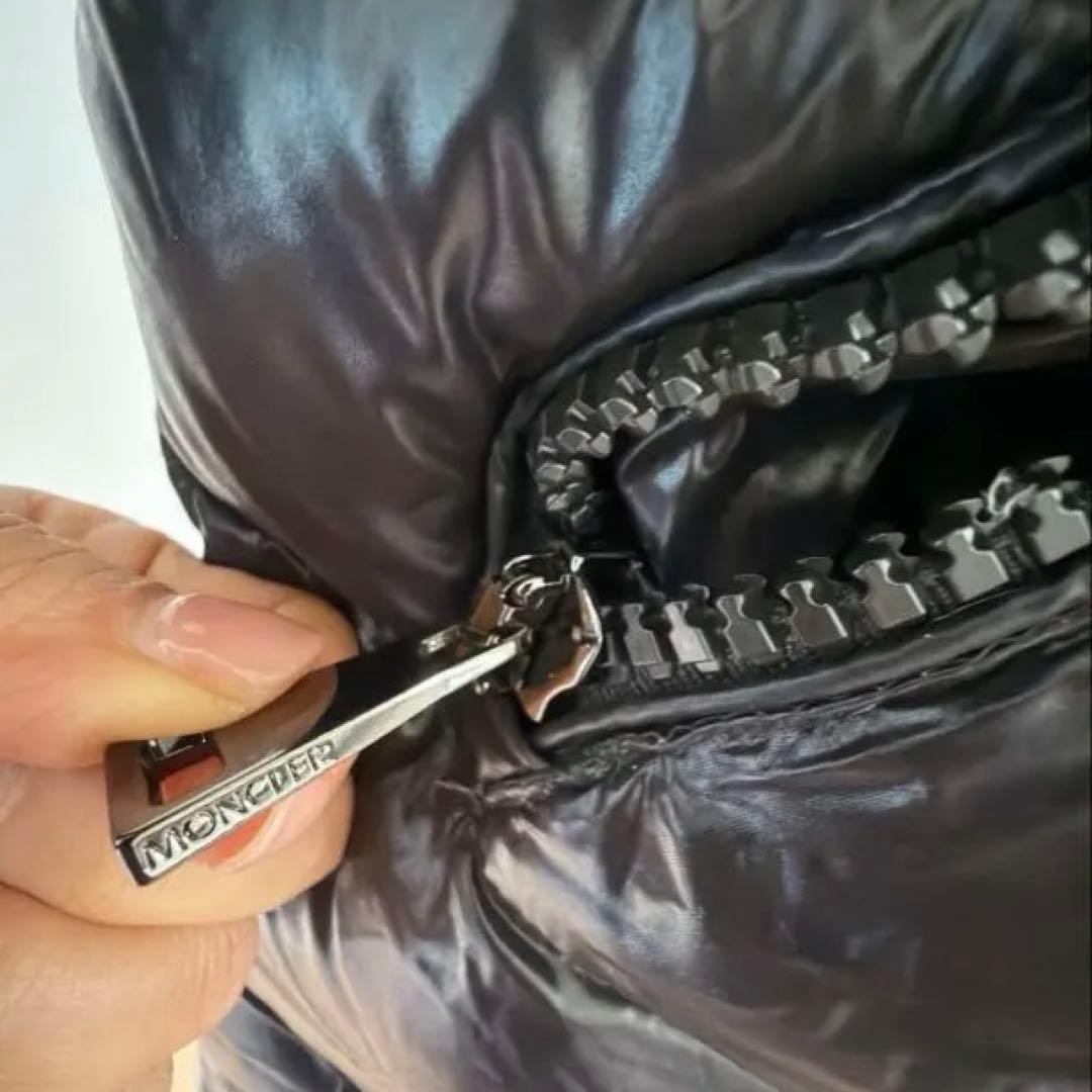 MONCLER モンクレール　ブラック ダウンジャケット フード付き　極美品