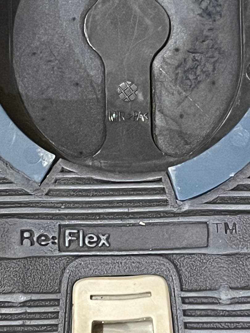 バートンビンディングreflexサイズMカーテルCartel予備ストラップ付き