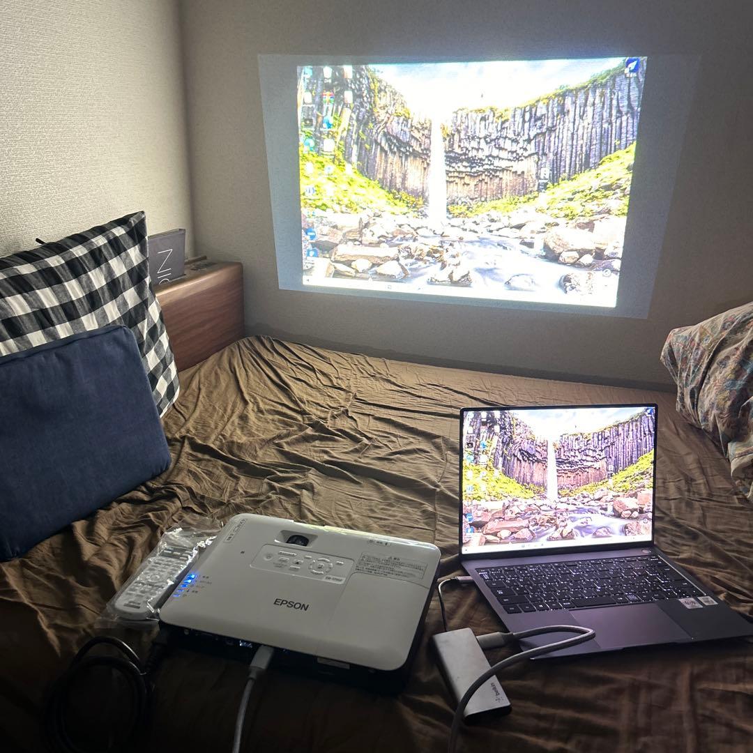 EPSON EB-1795F プロジェクター