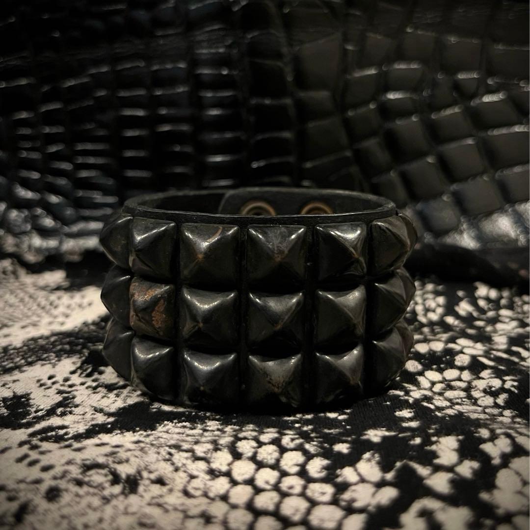 スタッズ ブラックレザーバングル