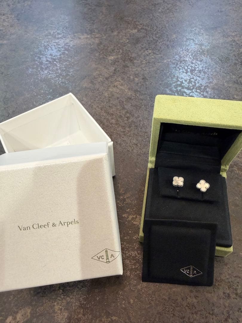 Van Cleef & Arpels ヴァンクリ スウィート アルハンブラ