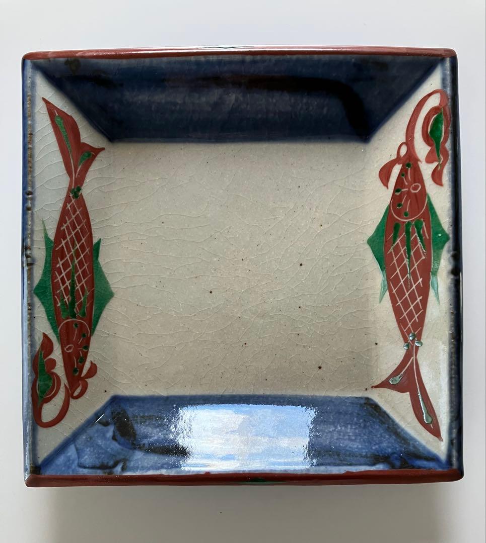伊勢　神楽窯　奥田康博　呉須　魚柄　赤絵　角皿