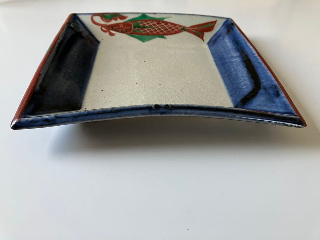 伊勢　神楽窯　奥田康博　呉須　魚柄　赤絵　角皿