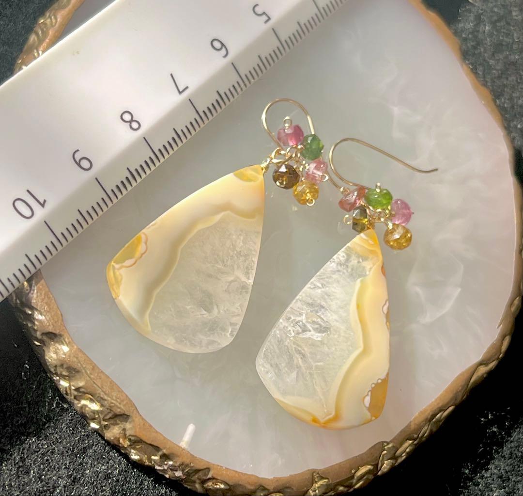 ホワイトプルームアゲートドゥルージーのピアス