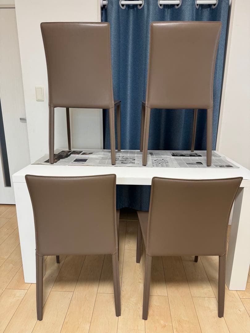 ダイニングテーブルとチェア4脚セット