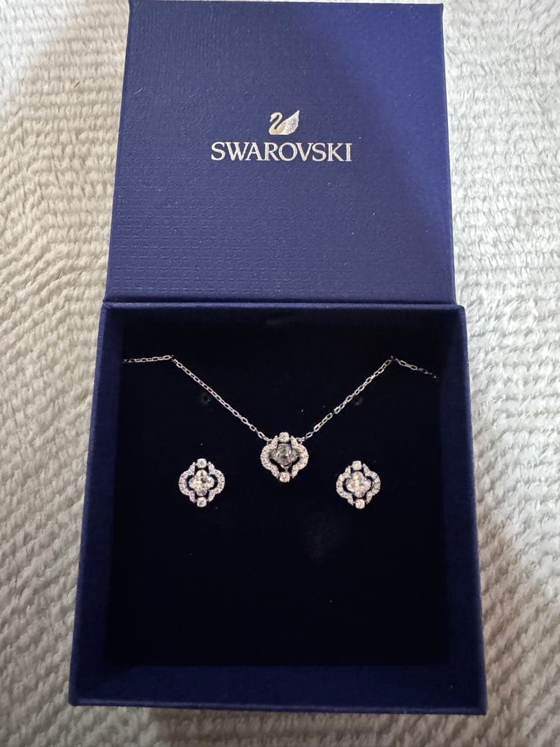 Swarovski ネックレスとピアスセット
