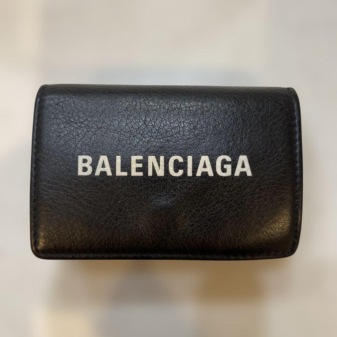 BALENCIAGA 三つ折り財布 ブラック明日の夕方まで値下げ。
