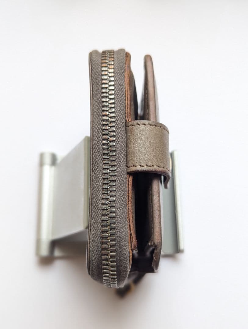 イルビゾンテ ラウンドジップウォレット トルトラグレー 男女兼用