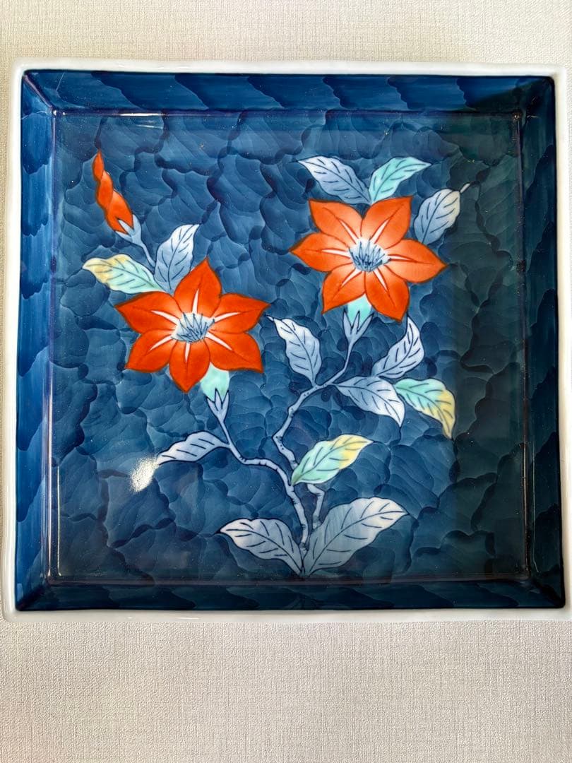 花柄の青い皿 大皿と銘々皿