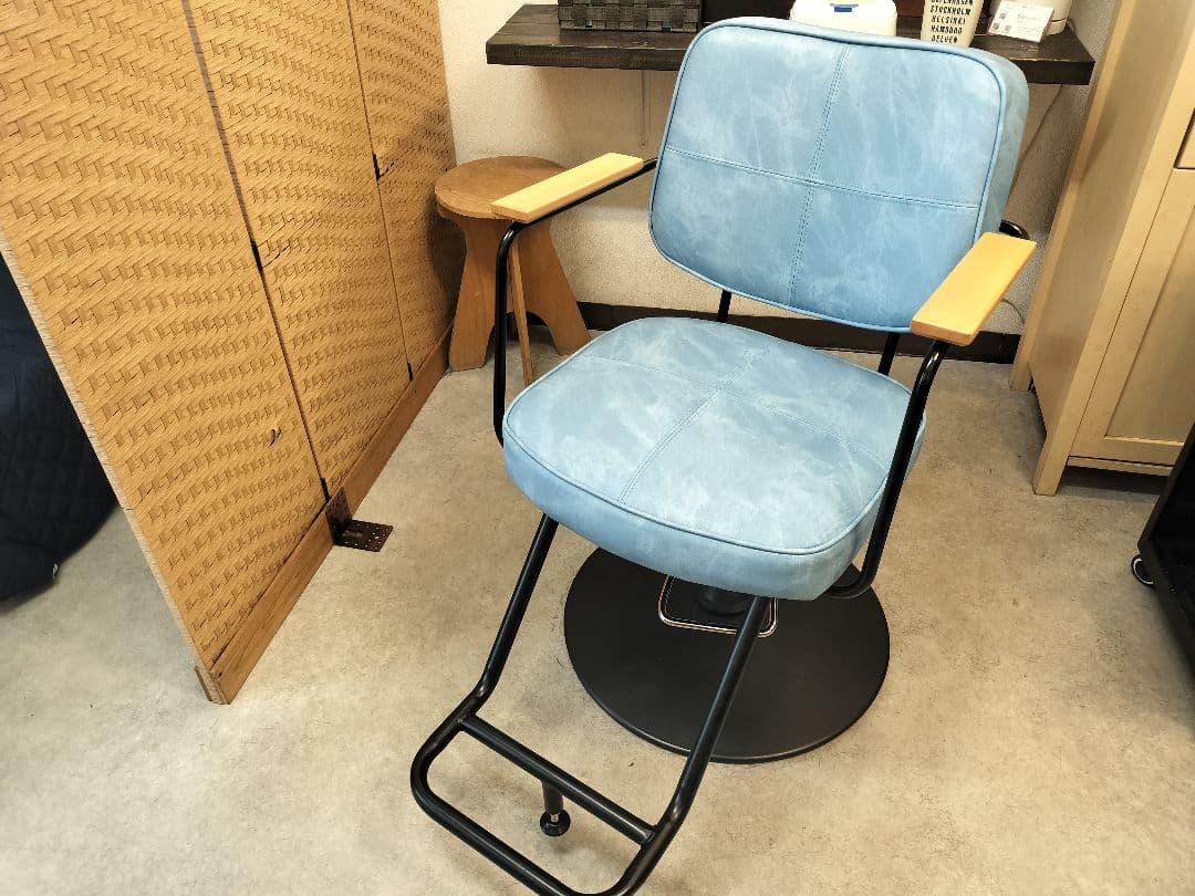 美品マテリ　スタイリングチェア