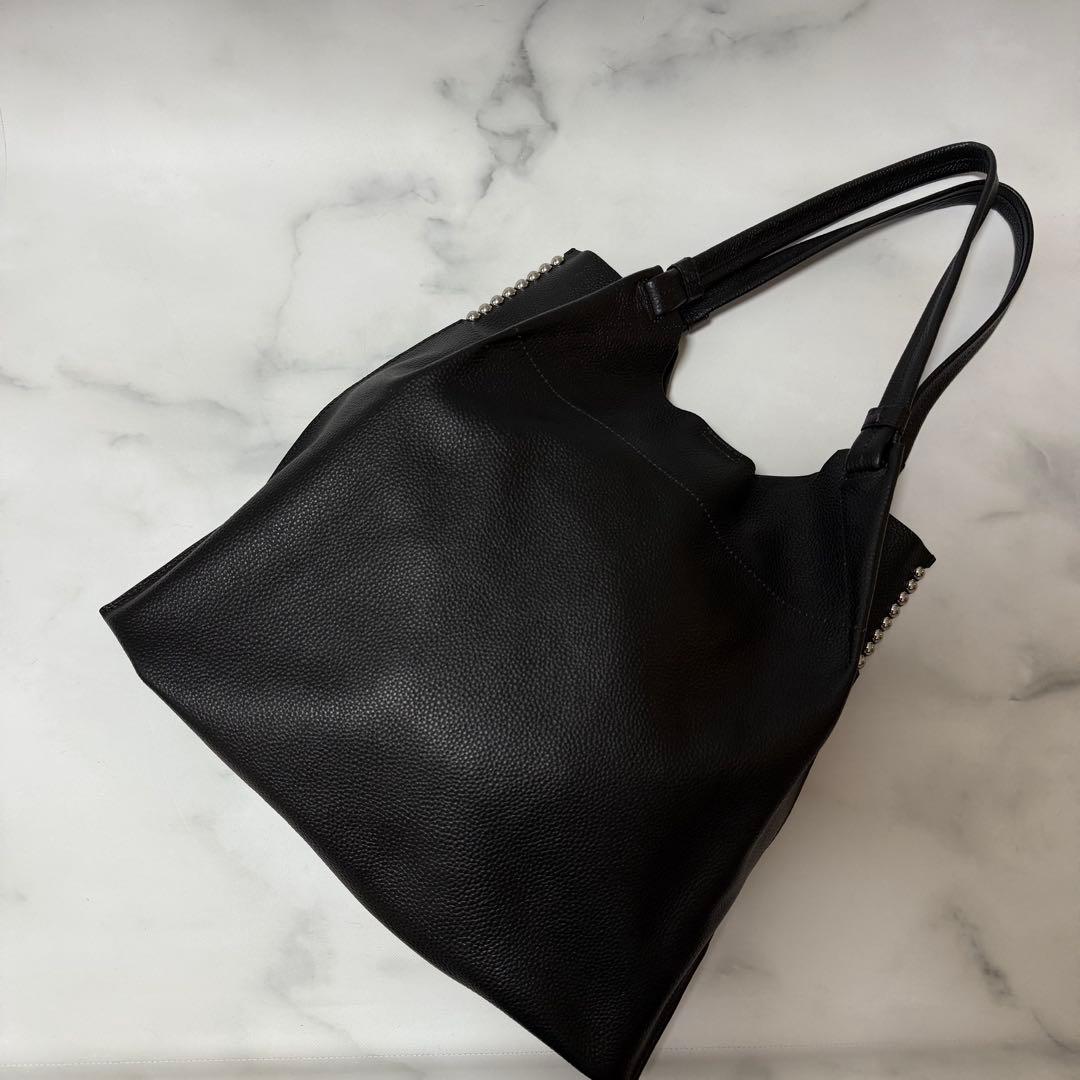 イアパピヨネ　レザースタッズトート　ブラック　黒