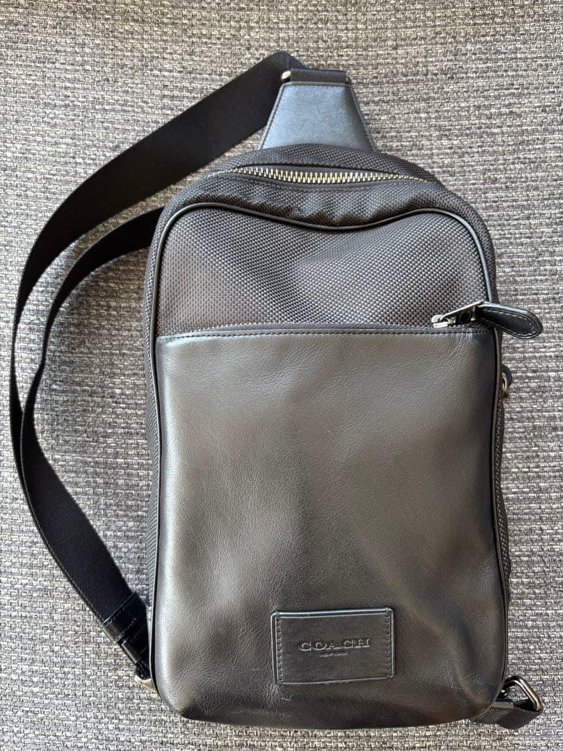 近年モデル 極美品コーチ COACH メンズ ボディバッグ レザー 斜め掛け 黒