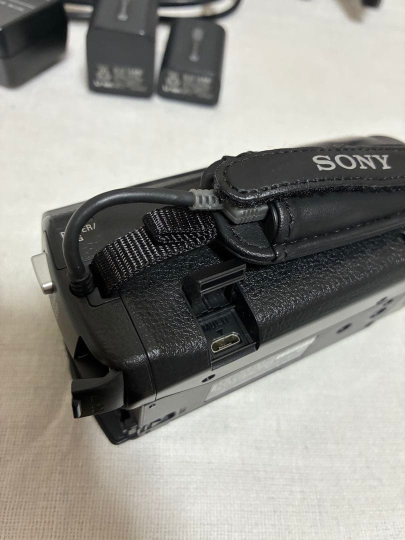 SONYハンディカム HDR-CX670 三脚・予備バッテリー付 フルHDカメラ