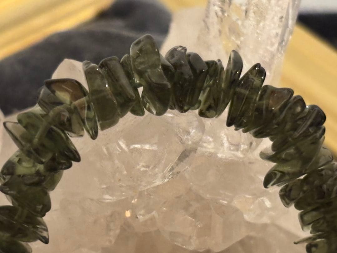 八岐蛇　モルダバイト　細石　ブレスレット 約8〜10mm