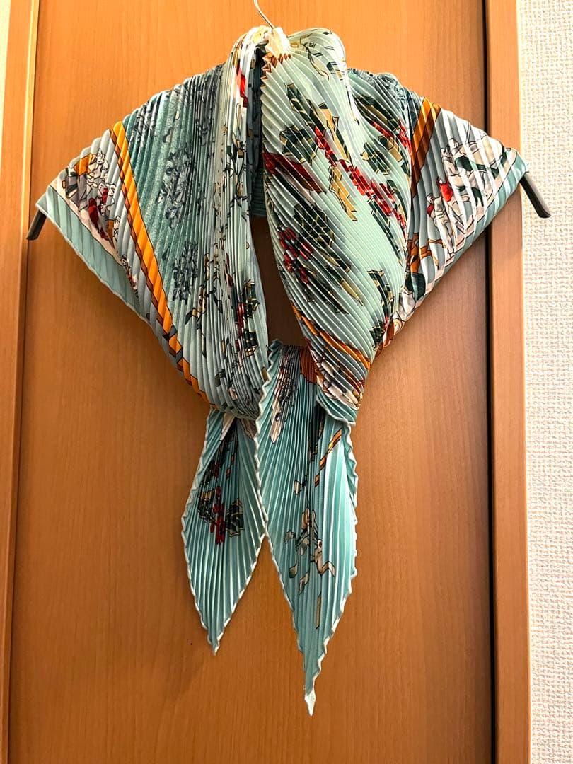 エルメスプリーツスカーフ（箱なし）