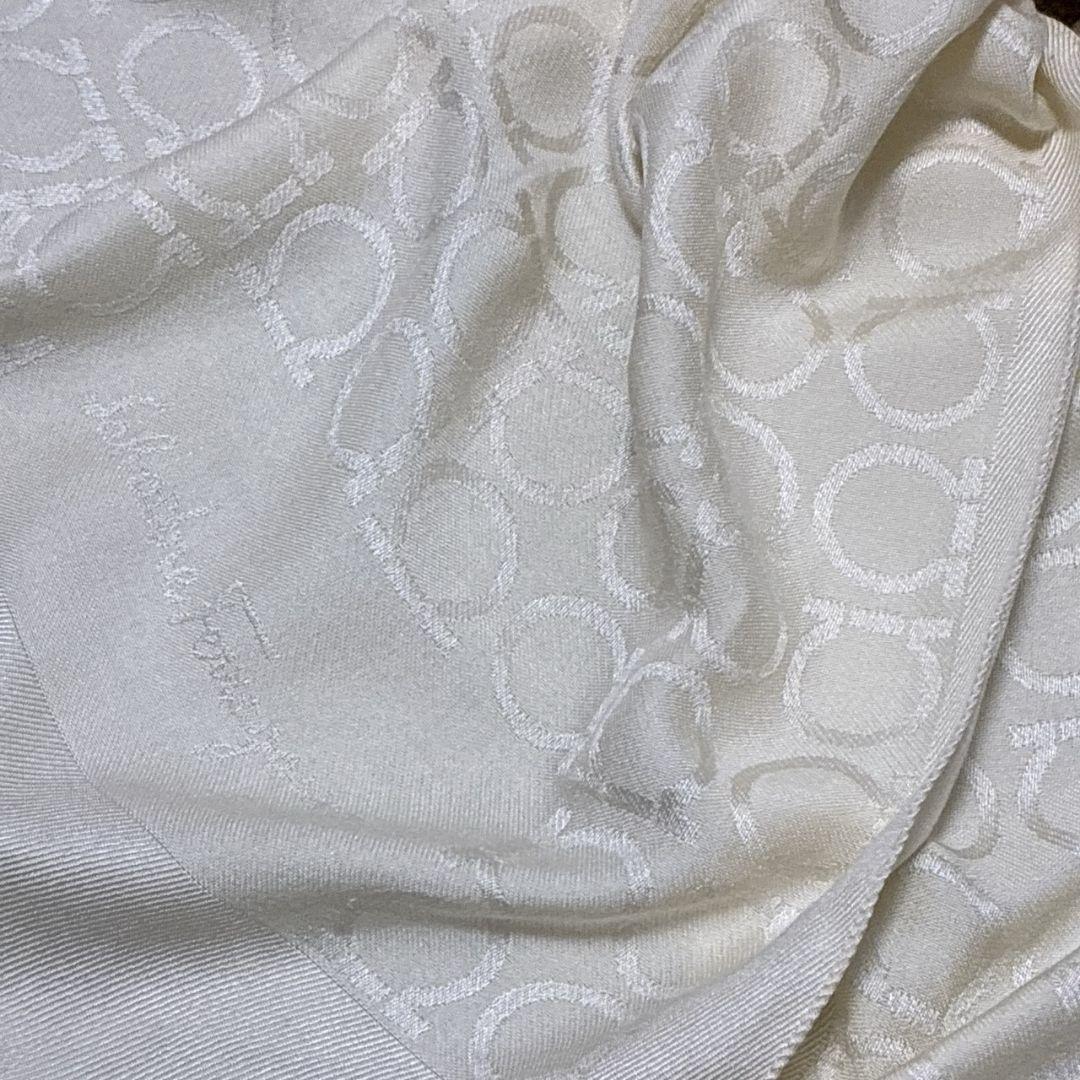 美品✨サルヴァトーレフェラガモ 大判ストール ショール 総柄 ガンチーニ 人気柄