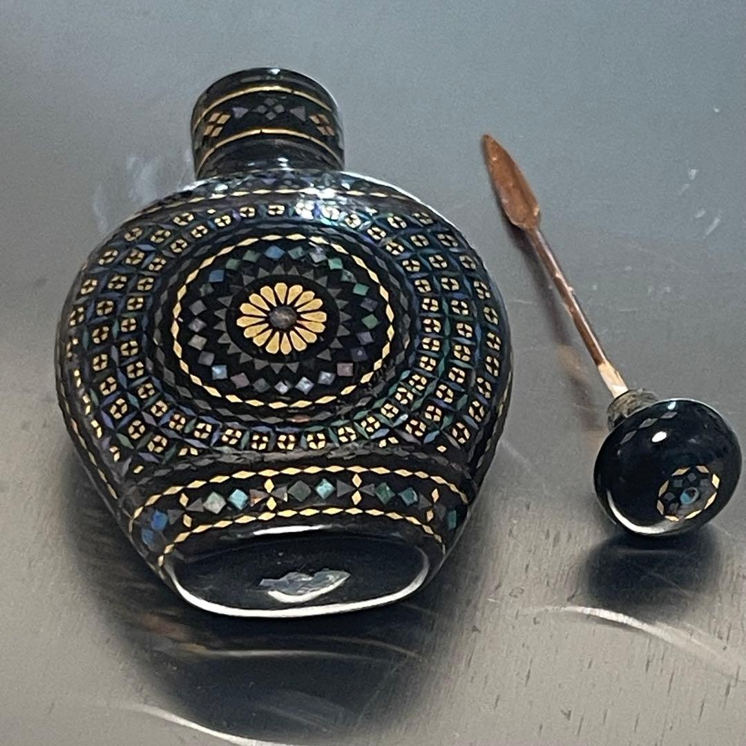 中国骨董　螺鈿鼻煙壺　漆　嗅ぎ煙草入れ　アンティーク