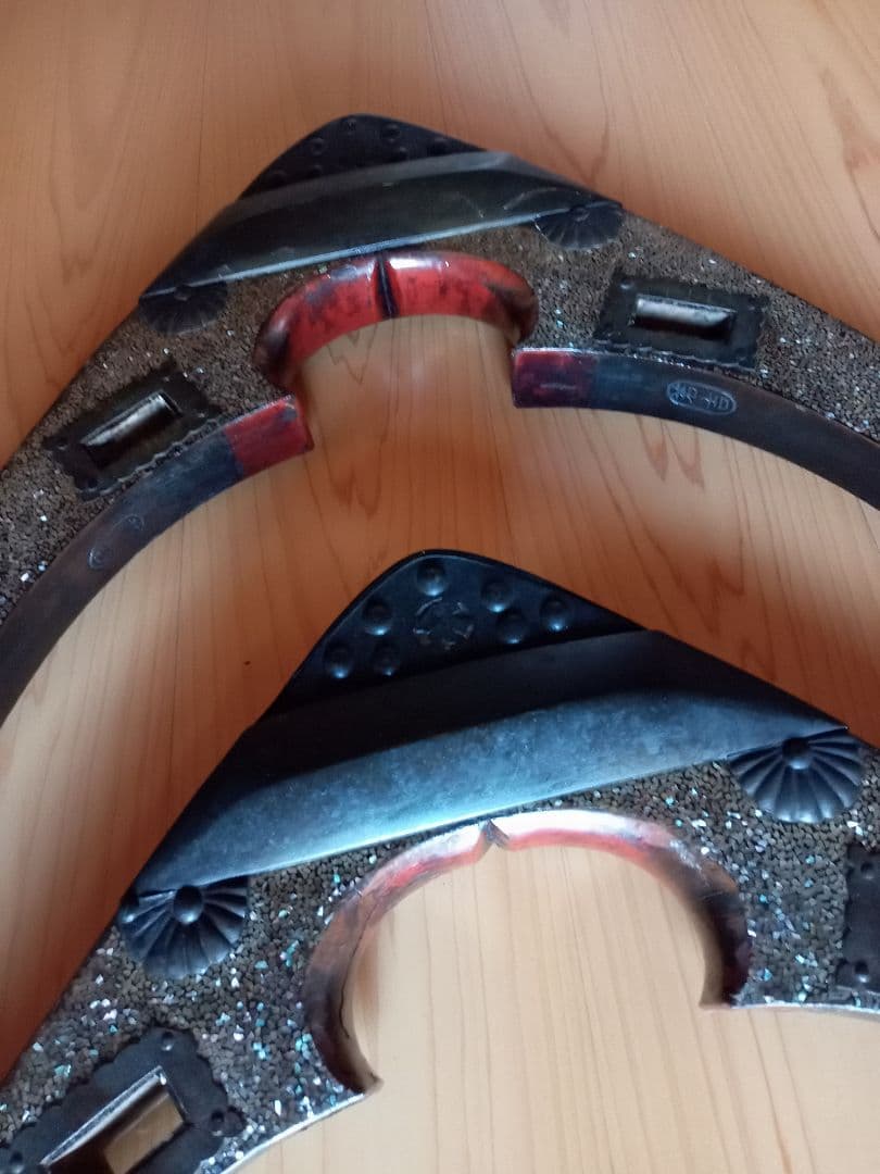 飾り台　鞍　馬の鞍　漆塗　螺鈿細工　木製鞍　ディスプレイ