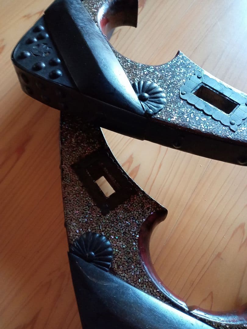 飾り台　鞍　馬の鞍　漆塗　螺鈿細工　木製鞍　ディスプレイ