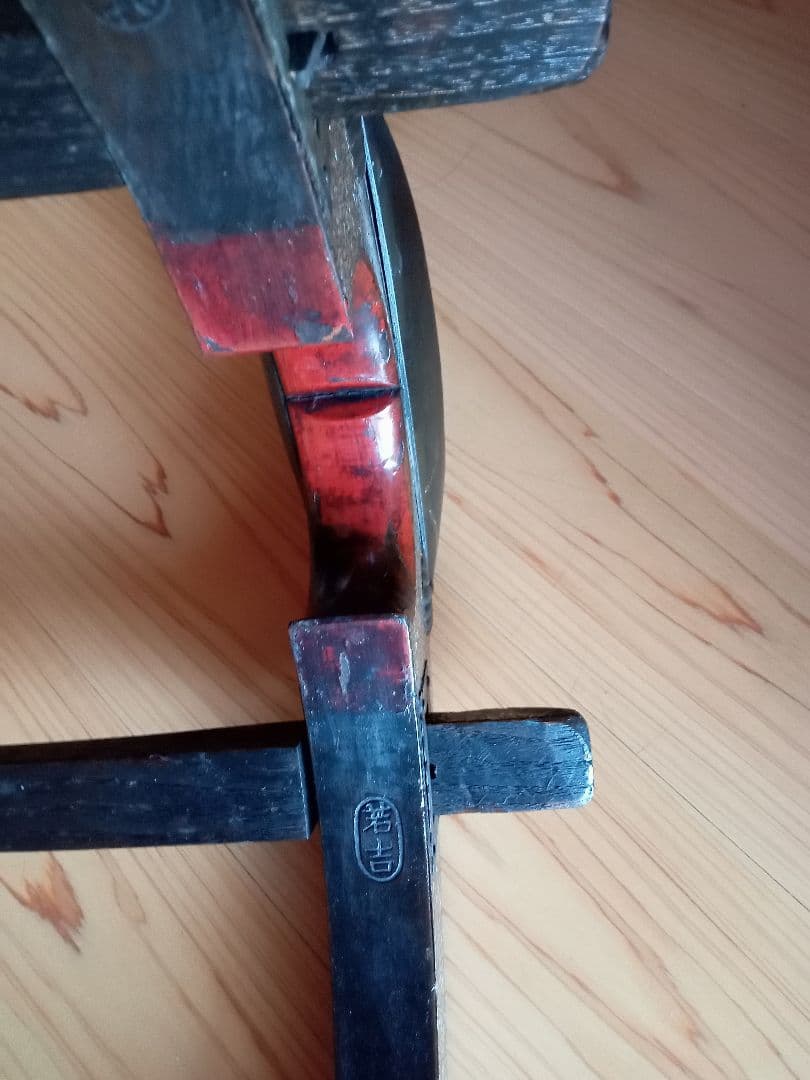 飾り台　鞍　馬の鞍　漆塗　螺鈿細工　木製鞍　ディスプレイ