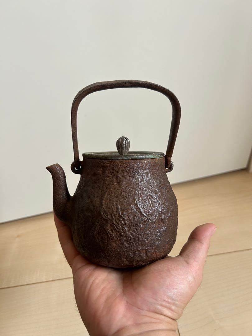金寿堂造　麒麟文小豆鉄瓶　縦胴在銘煎茶道具容量500cc