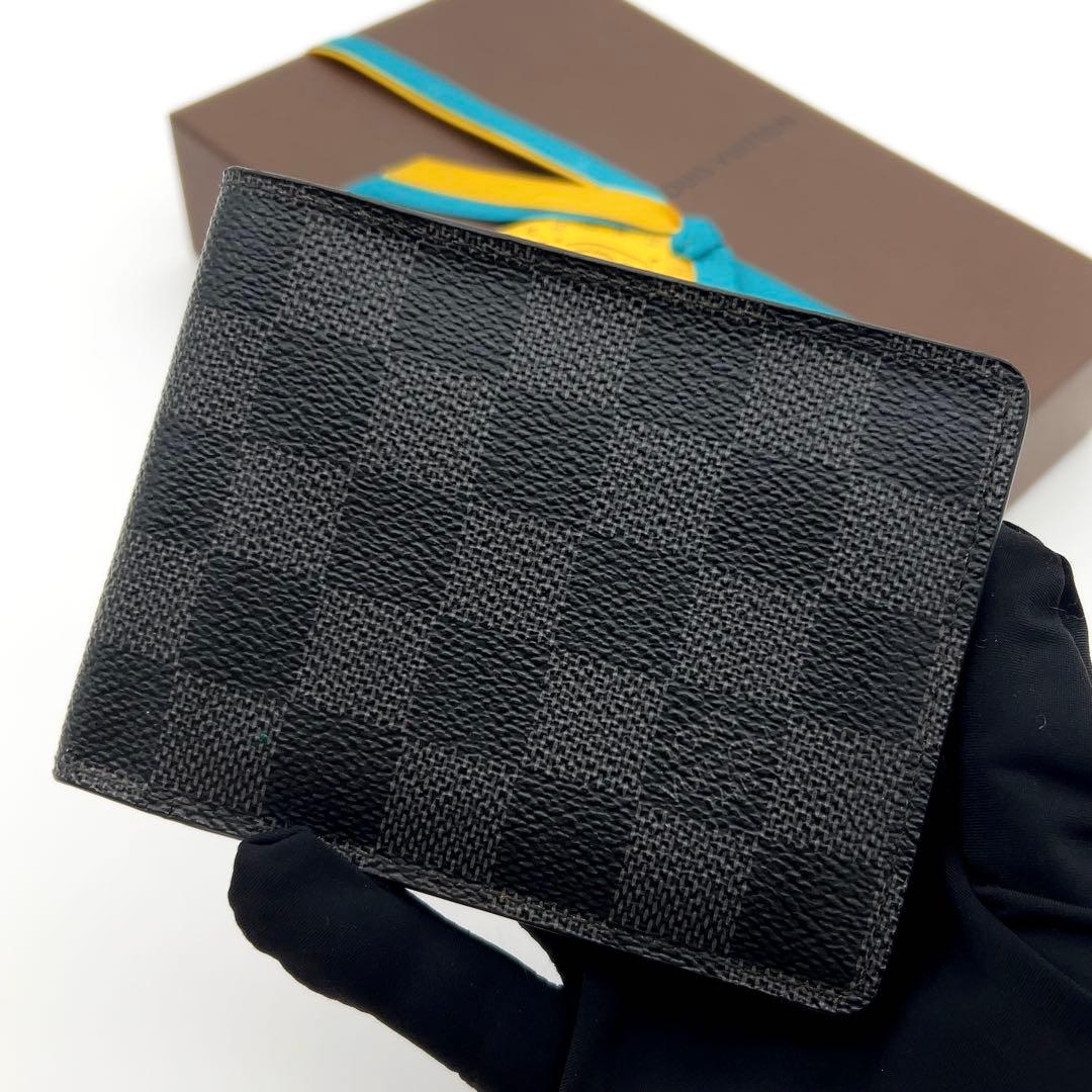 ルイヴィトン グラフィット 二つ折り財布 ミュルティプル 小銭入れ無し