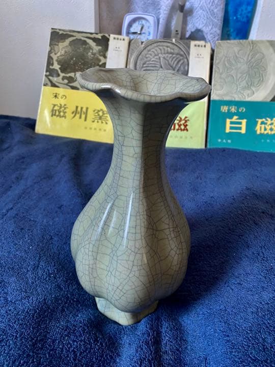 中国古美術品、宋代官窑瓷器、金丝铁线。高约24厘米。