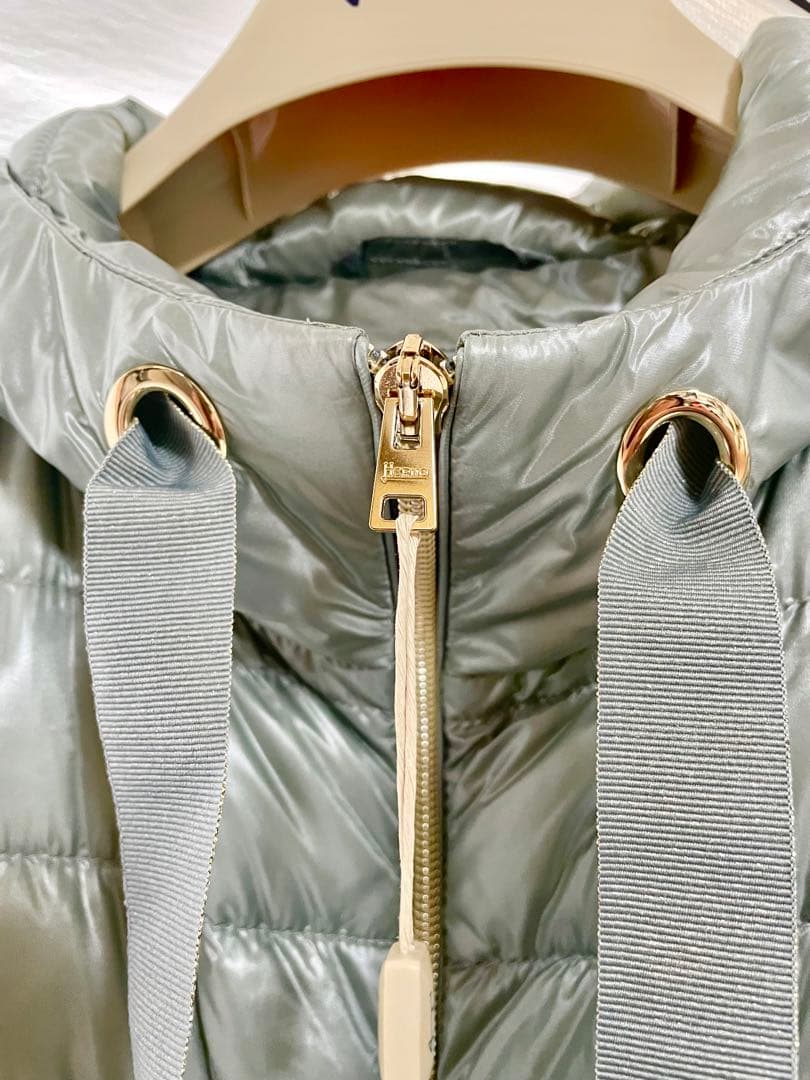 新品タグ付き　ヘルノ　ダウンベスト　レディース　ブルー　38