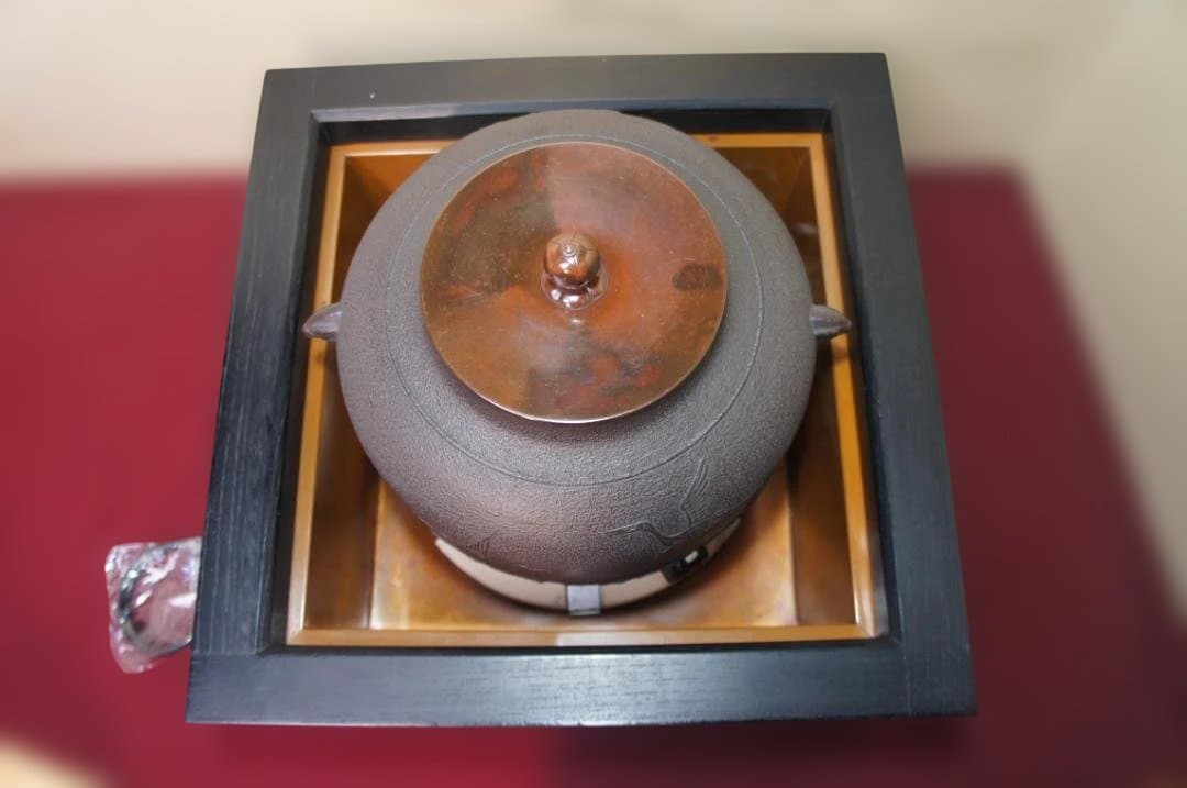 ☆本桐桑色置炉 在銘 真形釜 釜鐶 置炉用600w炭型電熱器 送料込み